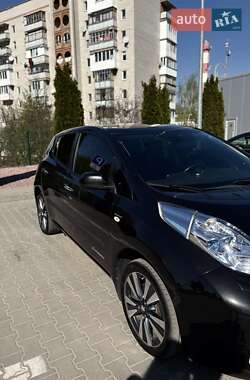 Хетчбек Nissan Leaf 2015 в 