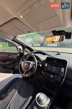 Хетчбек Nissan Leaf 2015 в 