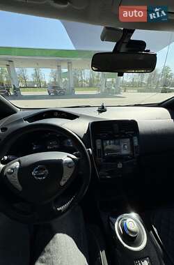 Хетчбек Nissan Leaf 2015 в 