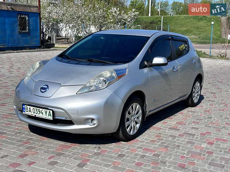 Хетчбек Nissan Leaf 2014 в 