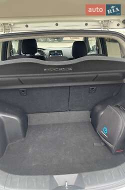Хэтчбек Nissan Leaf 2014 в 