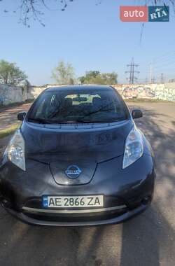 Хетчбек Nissan Leaf 2013 в 