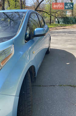 Хэтчбек Nissan Leaf 2015 в 