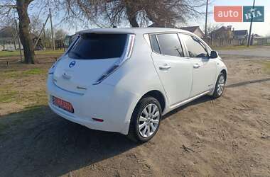 Хэтчбек Nissan Leaf 2013 в 
