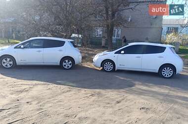 Хэтчбек Nissan Leaf 2013 в 