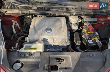 Хэтчбек Nissan Leaf 2014 в 
