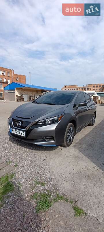 Хэтчбек Nissan Leaf 2022 в 
