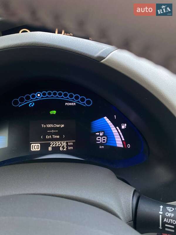 Хэтчбек Nissan Leaf 2012 в Черновцах