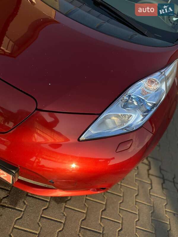 Хэтчбек Nissan Leaf 2012 в Черновцах