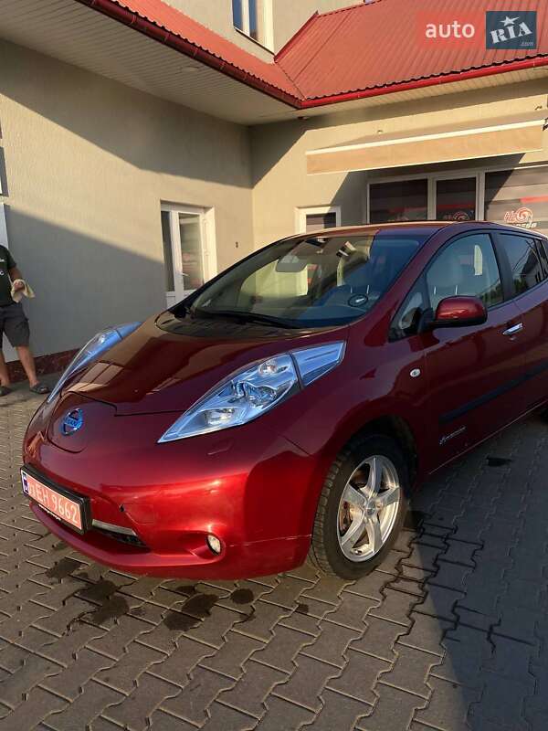 Хэтчбек Nissan Leaf 2012 в Черновцах