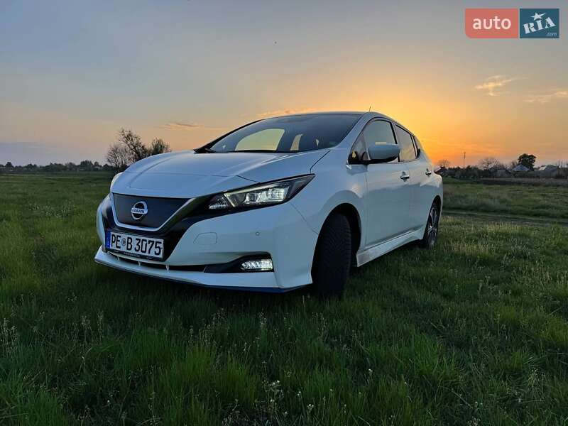 Хэтчбек Nissan Leaf 2020 в 
