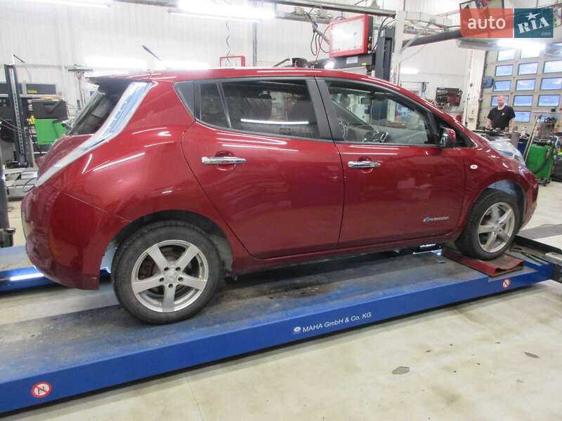 Хетчбек Nissan Leaf 2014 в Луцьку