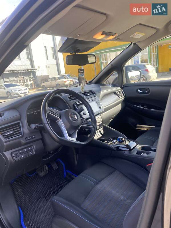 Хэтчбек Nissan Leaf 2018 в Хмельницком