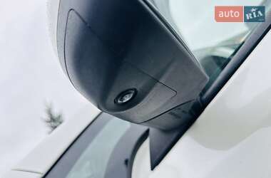 Хэтчбек Nissan Leaf 2014 в 