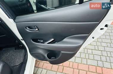 Хэтчбек Nissan Leaf 2014 в 