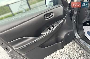 Хэтчбек Nissan Leaf 2015 в 