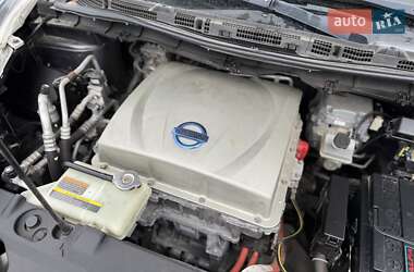 Хэтчбек Nissan Leaf 2015 в 