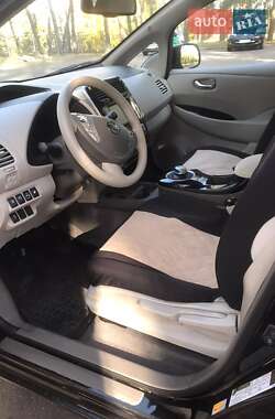 Хетчбек Nissan Leaf 2015 в 
