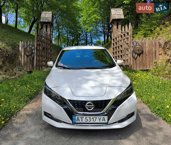 Хэтчбек Nissan Leaf 2021 в 