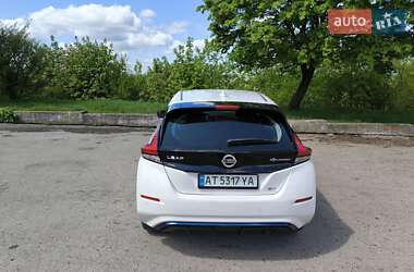 Хэтчбек Nissan Leaf 2021 в 