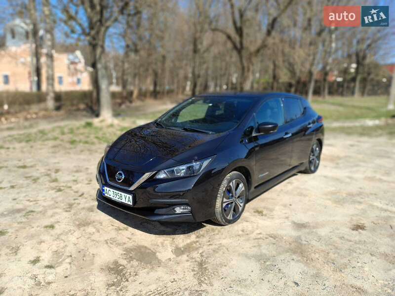 Хэтчбек Nissan Leaf 2018 в 