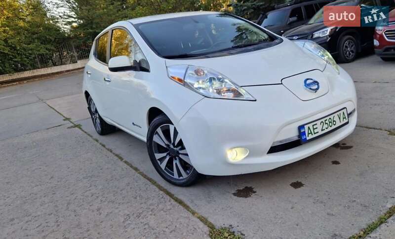Хэтчбек Nissan Leaf 2016 в Днепре