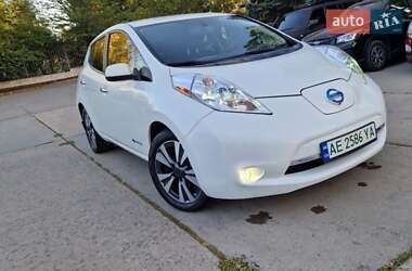 Хэтчбек Nissan Leaf 2016 в 