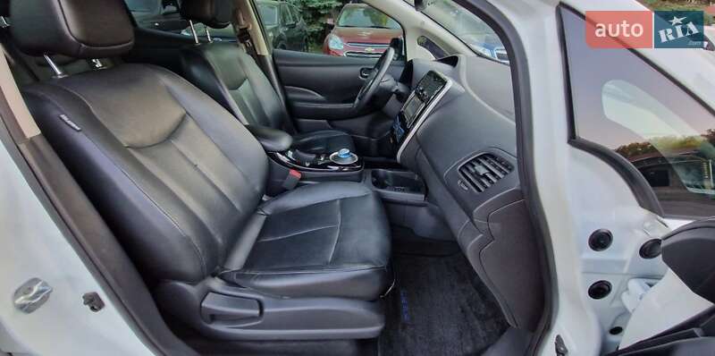 Хэтчбек Nissan Leaf 2016 в Днепре