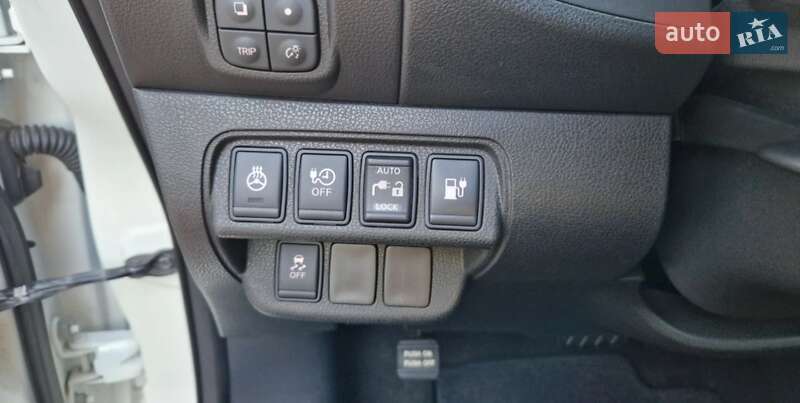 Хэтчбек Nissan Leaf 2016 в Днепре