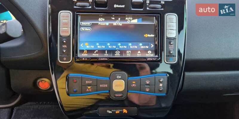 Хэтчбек Nissan Leaf 2016 в Днепре