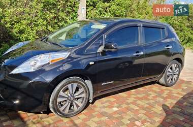 Хэтчбек Nissan Leaf 2016 в 