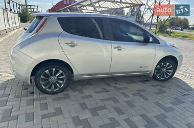 Хэтчбек Nissan Leaf 2016 в 