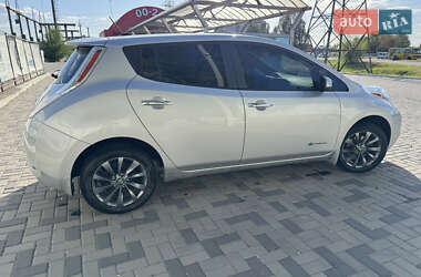 Хэтчбек Nissan Leaf 2016 в 