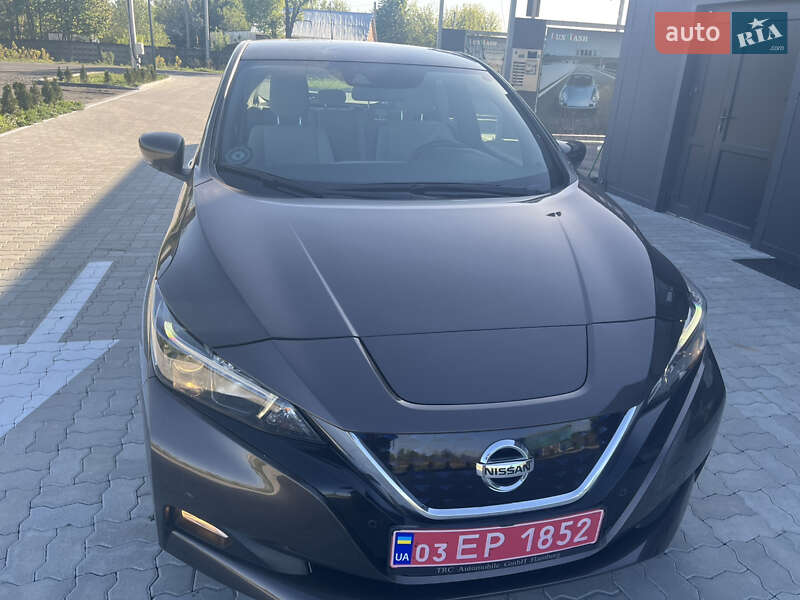 Хэтчбек Nissan Leaf 2021 в 