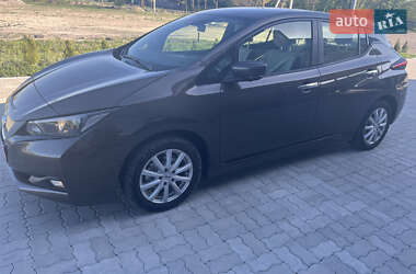 Хэтчбек Nissan Leaf 2021 в 