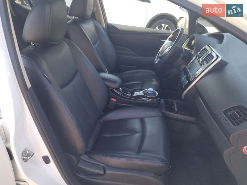 Хетчбек Nissan Leaf 2015 в Луцьку