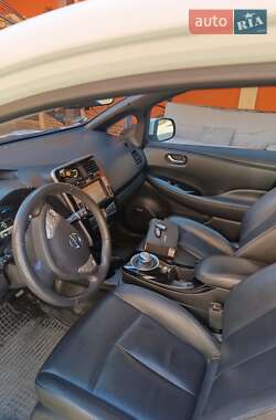 Хэтчбек Nissan Leaf 2016 в 