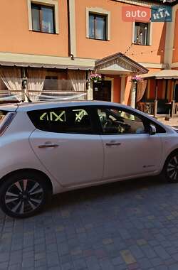 Хэтчбек Nissan Leaf 2016 в 