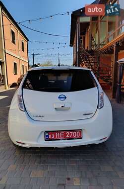 Хэтчбек Nissan Leaf 2016 в 