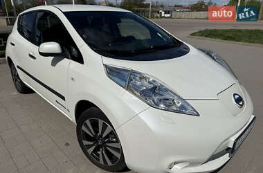 Хетчбек Nissan Leaf 2015 в 