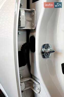 Хэтчбек Nissan Leaf 2020 в 