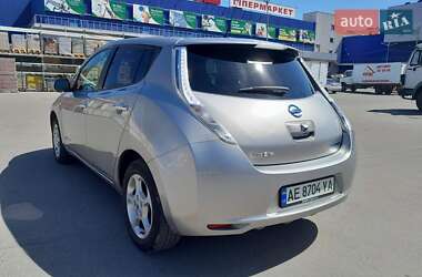 Хэтчбек Nissan Leaf 2016 в 