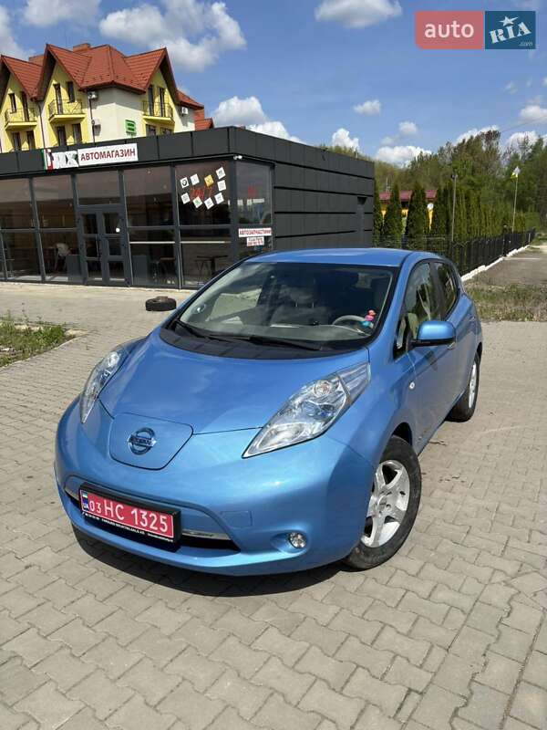 Хэтчбек Nissan Leaf 2013 в 