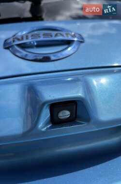 Хэтчбек Nissan Leaf 2013 в 