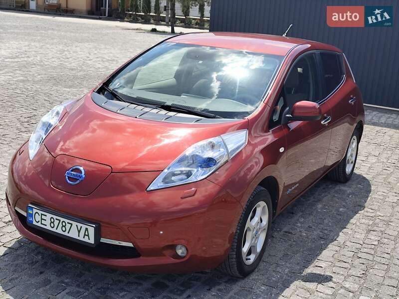 Хэтчбек Nissan Leaf 2012 в Кельменцах