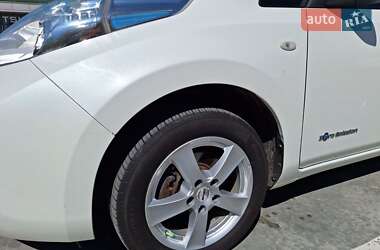 Хетчбек Nissan Leaf 2013 в 