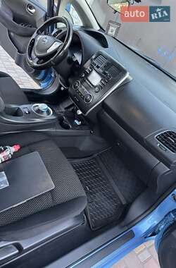 Хэтчбек Nissan Leaf 2014 в 