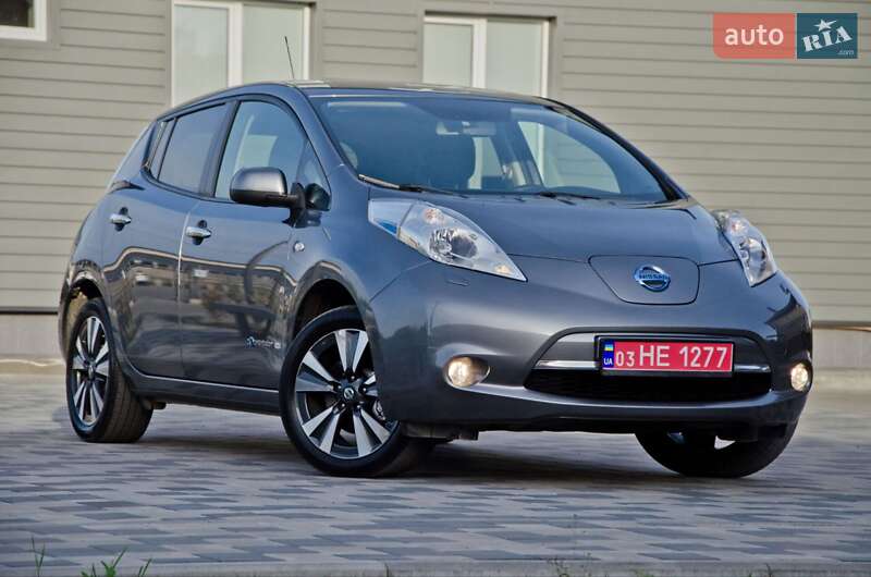 Хэтчбек Nissan Leaf 2017 в 