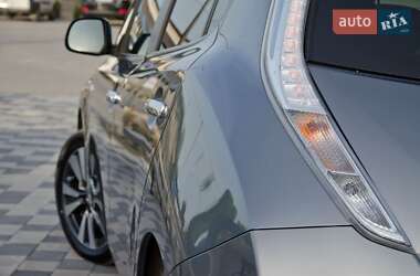 Хэтчбек Nissan Leaf 2017 в 