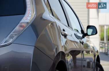 Хэтчбек Nissan Leaf 2017 в 